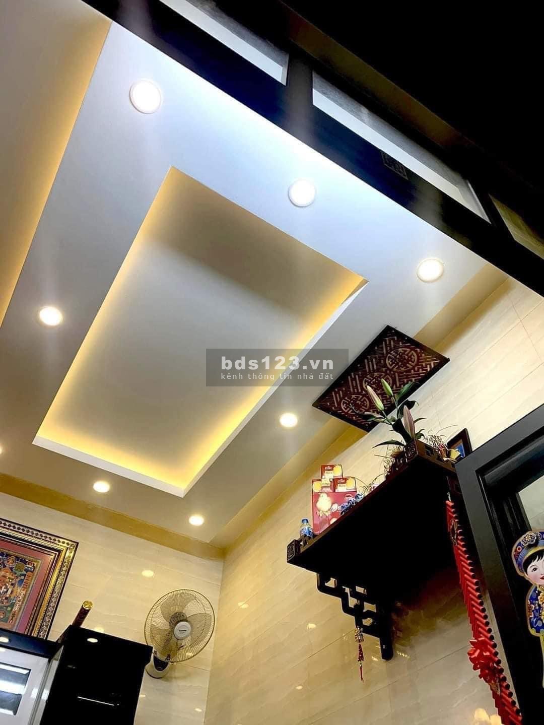 Cần bán nhà ngay Tôn Đức Thắng, Đống Đa,25m5, 4 tầng, 2 tỷ
