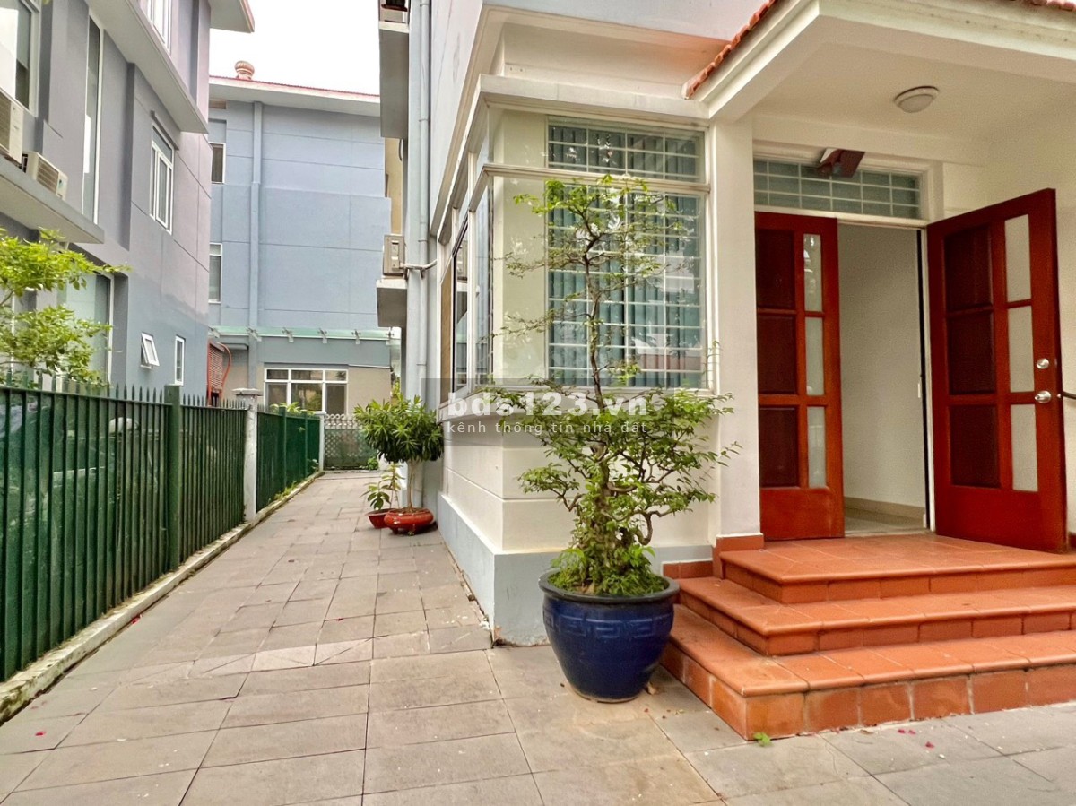 Cho thuê Biệt thự Mỹ Kim ngay Hồ bán nguyệt, Cầu ánh sao Phú mỹ hưng, Quận 7 giá rẻ