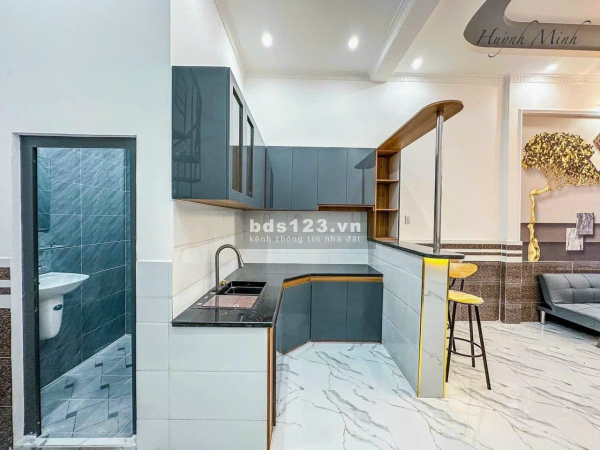 Nhà đẹp trệt lầu trục chính hẻm 388 qua ngã tư 6 căn nhà