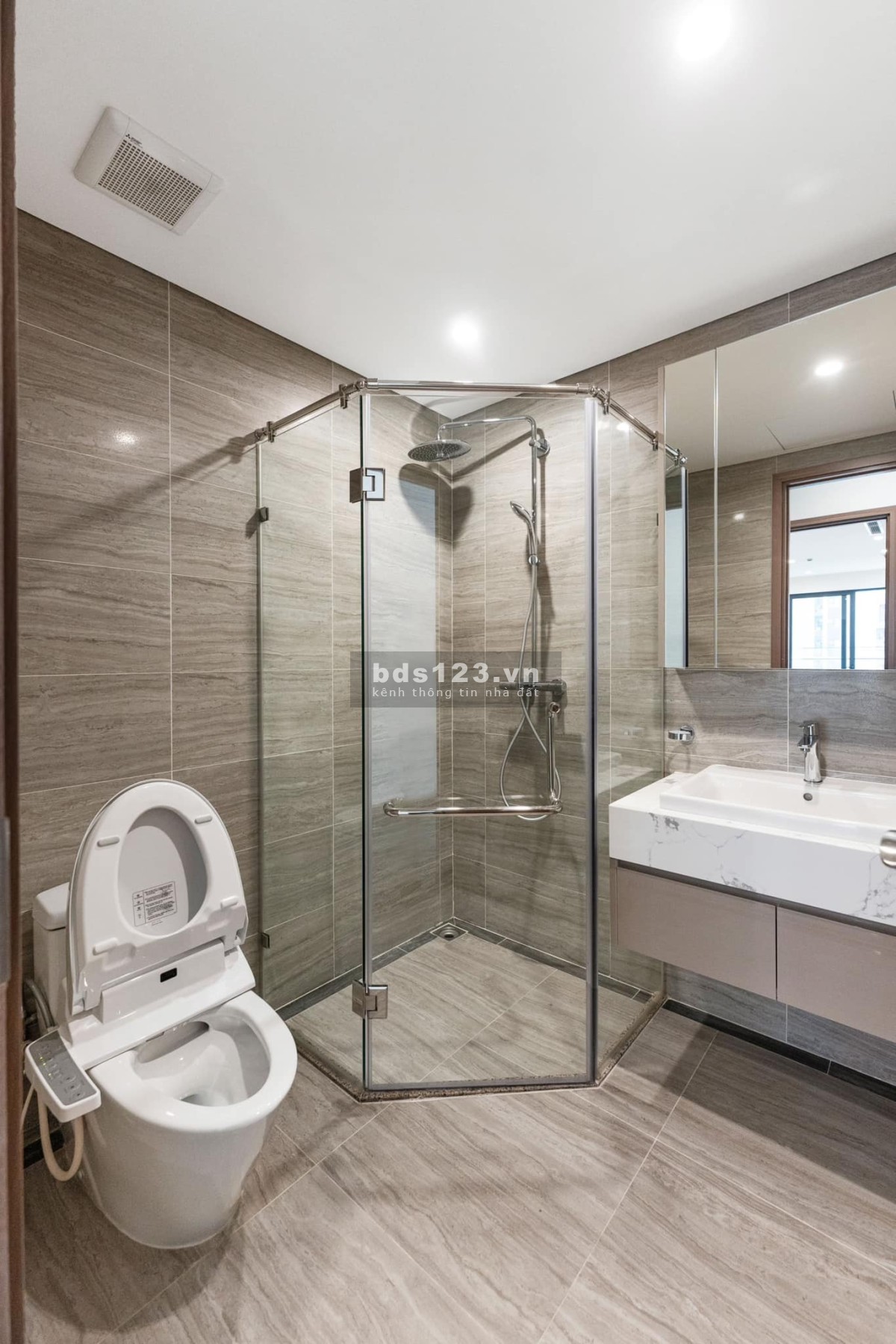 Bán căn hộ 1PN 45m tầng trung giá tốt tòa TK2 Vinhomes Smart City giá 2.4 tỷ