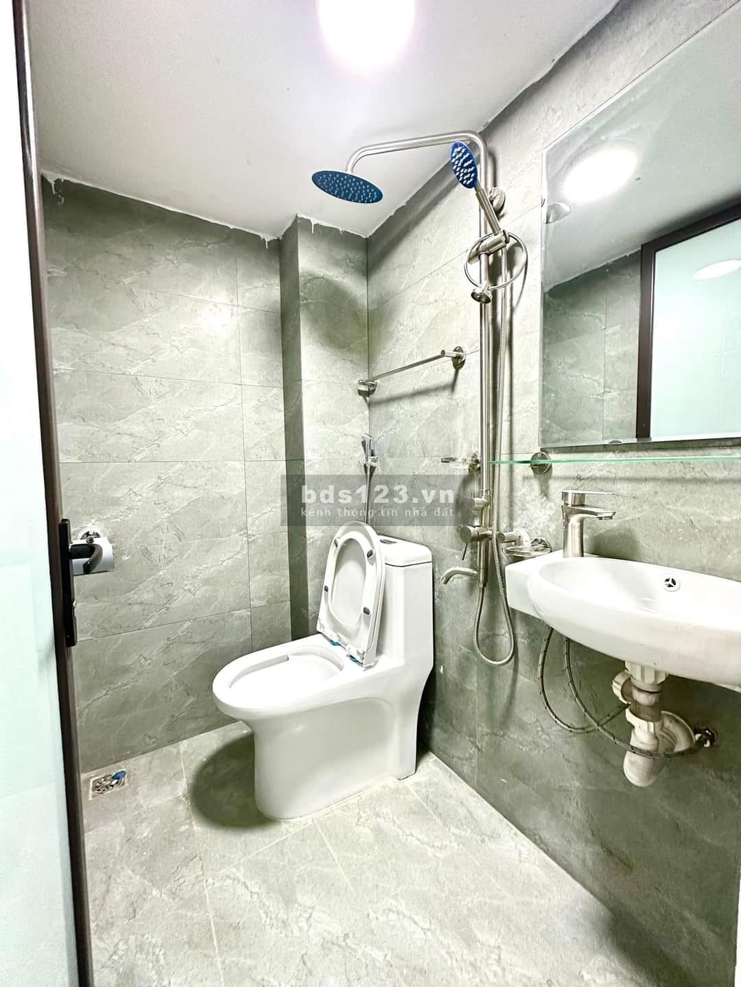 Cần bán nhà Văn Chương, Đống Đa, 30m2 - 5 tầng, full nội thất, nhỉnh 2 tỷ