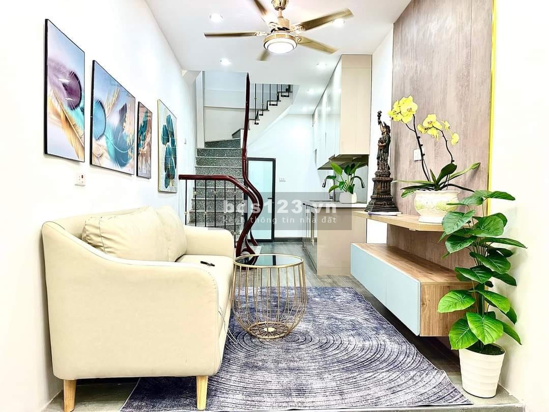 Cần bán nhà Văn Chương, Đống Đa, 30m2 - 5 tầng, full nội thất, nhỉnh 2 tỷ