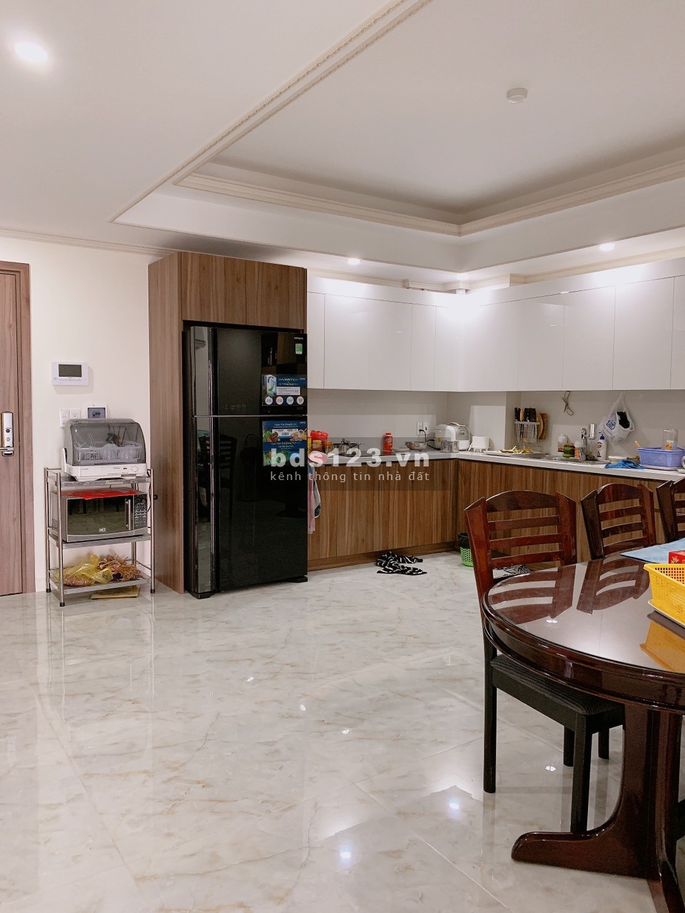 Bán căn học góc 3PN, 2WC, 107m2, tầng cao, view sông đẹp thoáng mát. Giá : 4,2tỷ( full nội thất )
