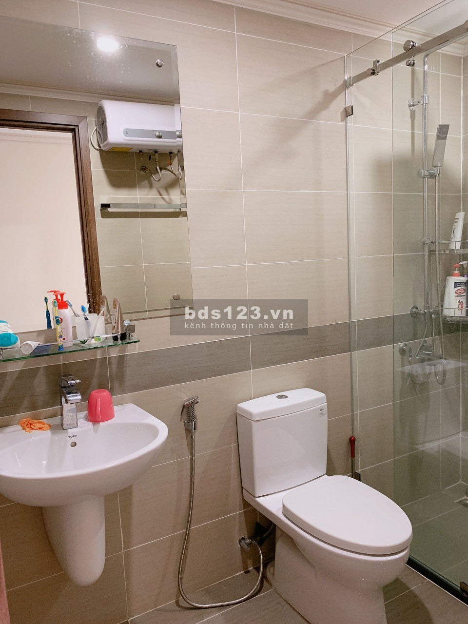 Bán căn học góc 3PN, 2WC, 107m2, tầng cao, view sông đẹp thoáng mát. Giá : 4,2tỷ( full nội thất )