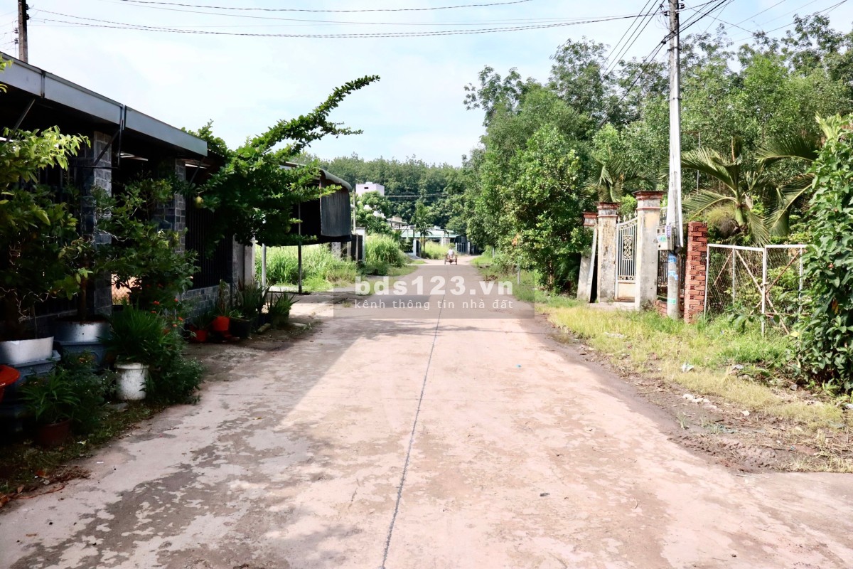 Bán đất ngay trung tâm Thị Trấn Lai Uyên với diện tích 169m2, giá chỉ 5TR/m2