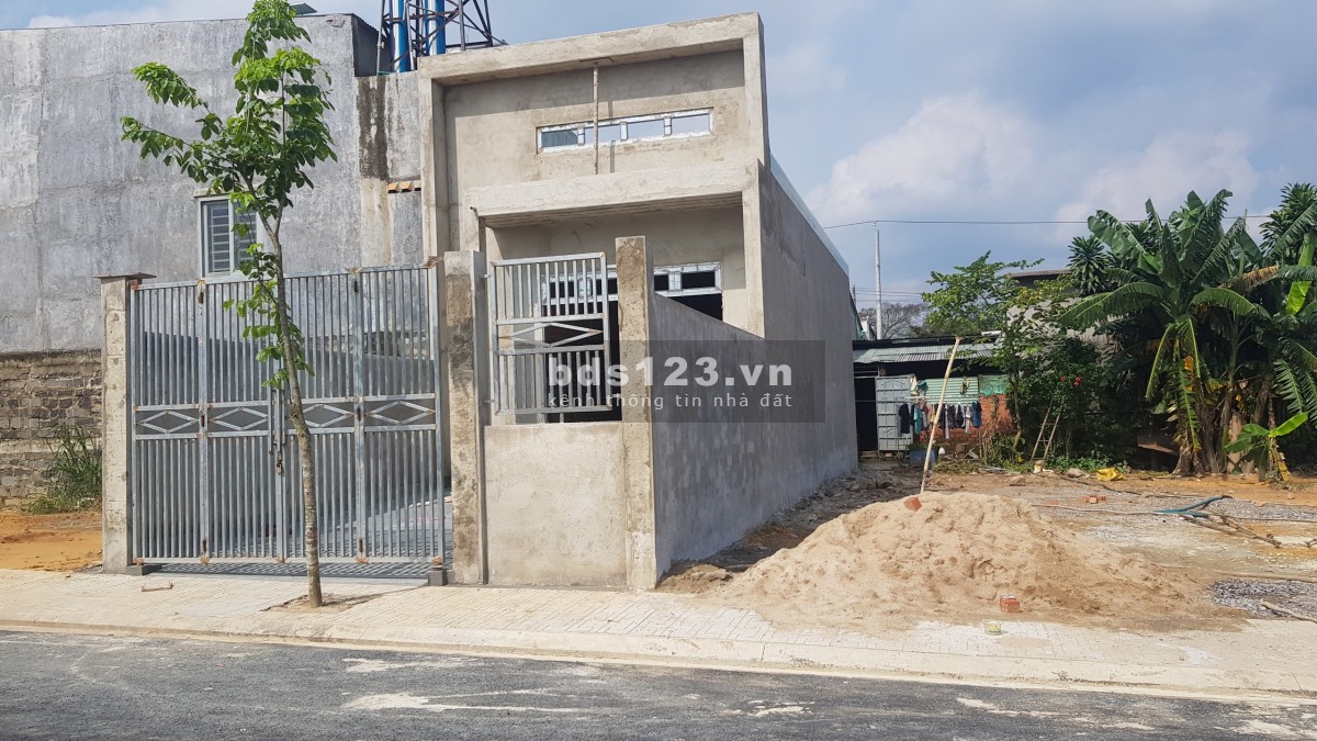 Chính chủ cần bán gấp nhà đang xây diện tích 80m2, gần chợ, SHR