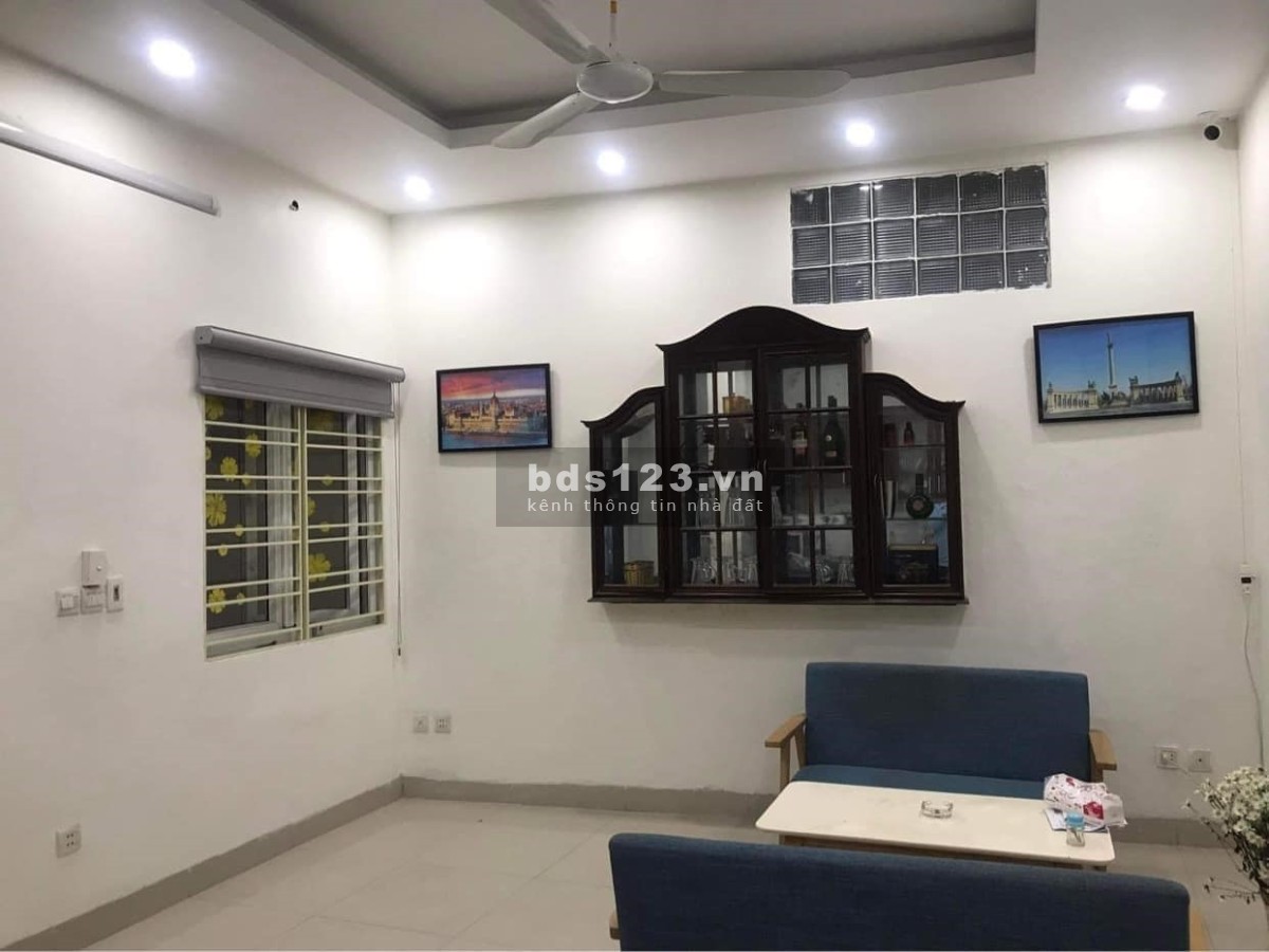 Giáp mặt phố - Nhà dân xây - Đẹp về ở ngay