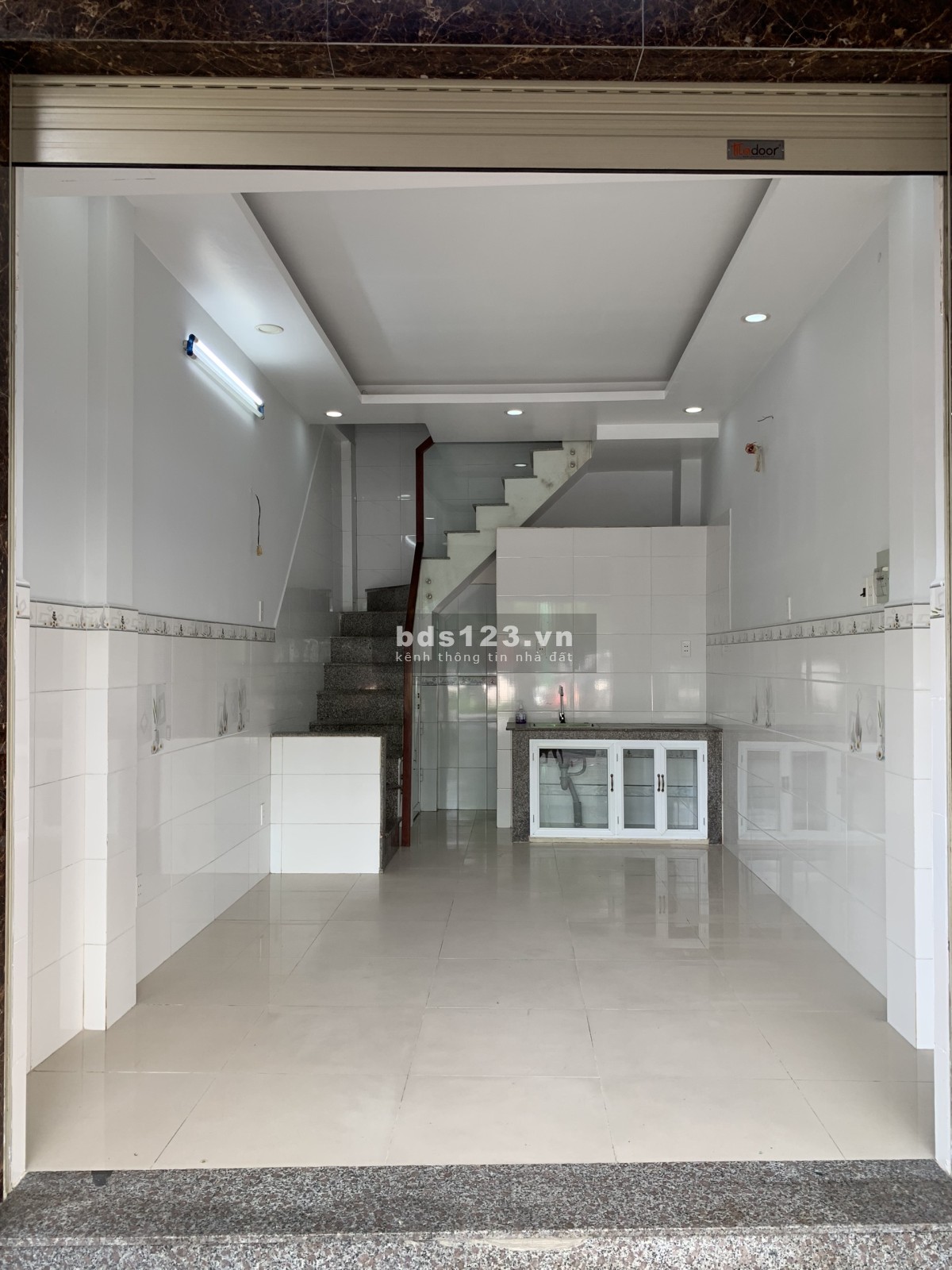 Cho thuê nhà mặt tiền 21m2 (01 trệt & 01 lầu), đường Trường Sa, q. Phú Nhuận