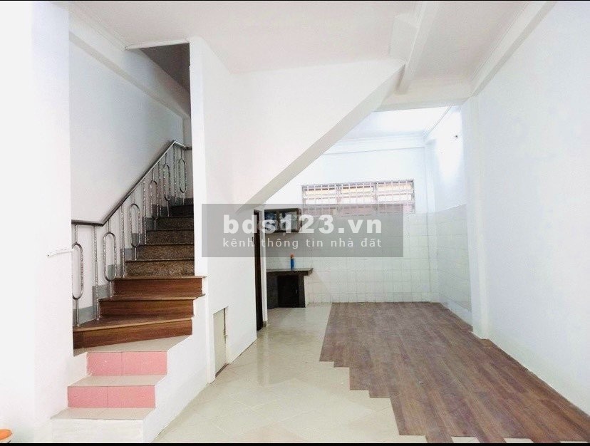 Cho thuê nhà nguyên căn MT Nguyễn Thái Bình, P4, Tân Bình, dt 4.6*12, 1 trệt 3 lầu 5 PN