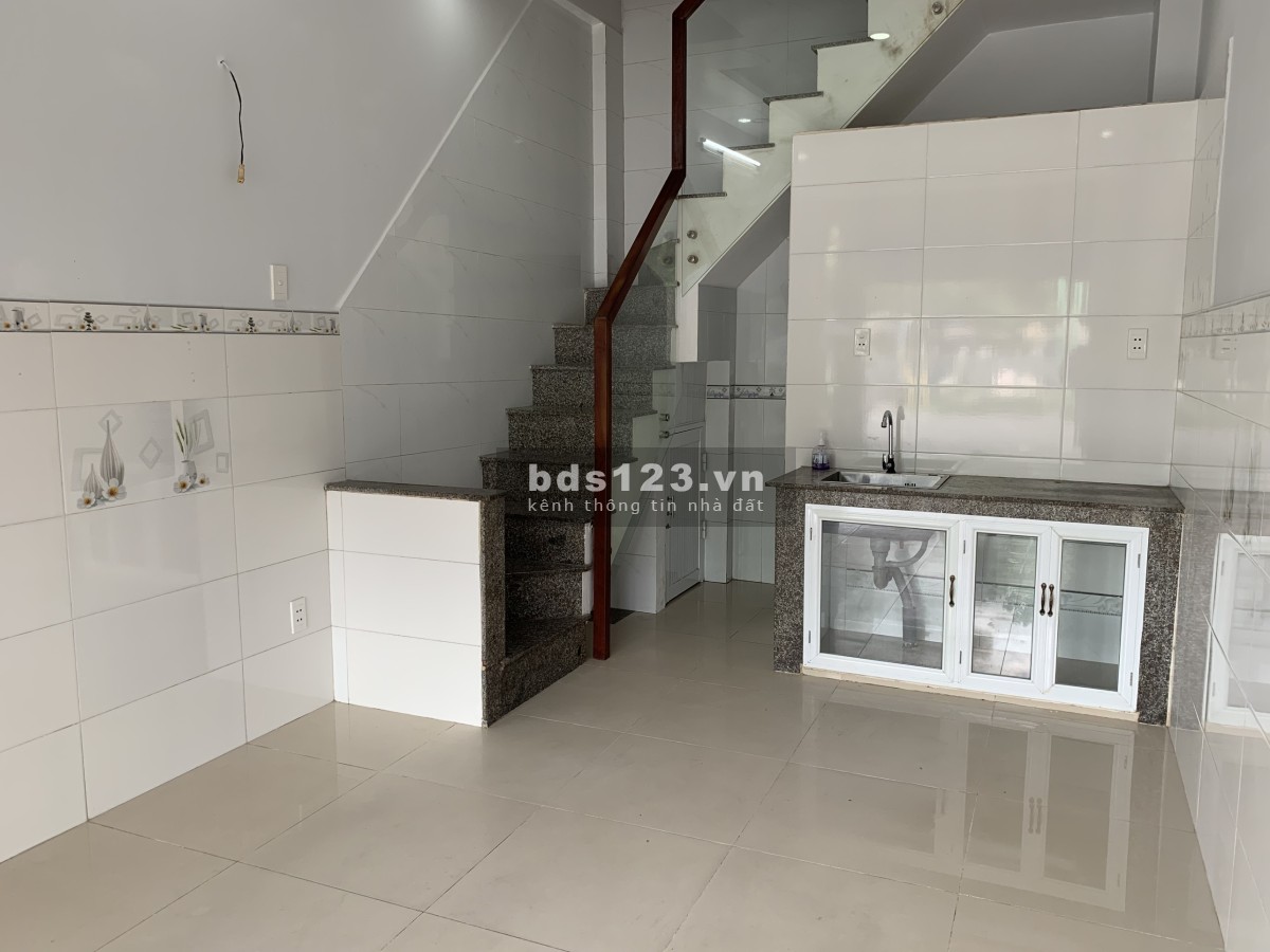 Cho thuê nhà mặt tiền 21m2 (01 trệt & 01 lầu), đường Trường Sa, q. Phú Nhuận