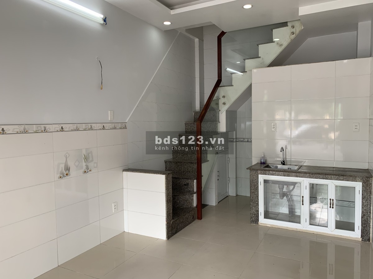 Nhà mặt tiền 21M2 (01 trệt & 01 lầu), đường Trường Sa, quận Phú Nhuận