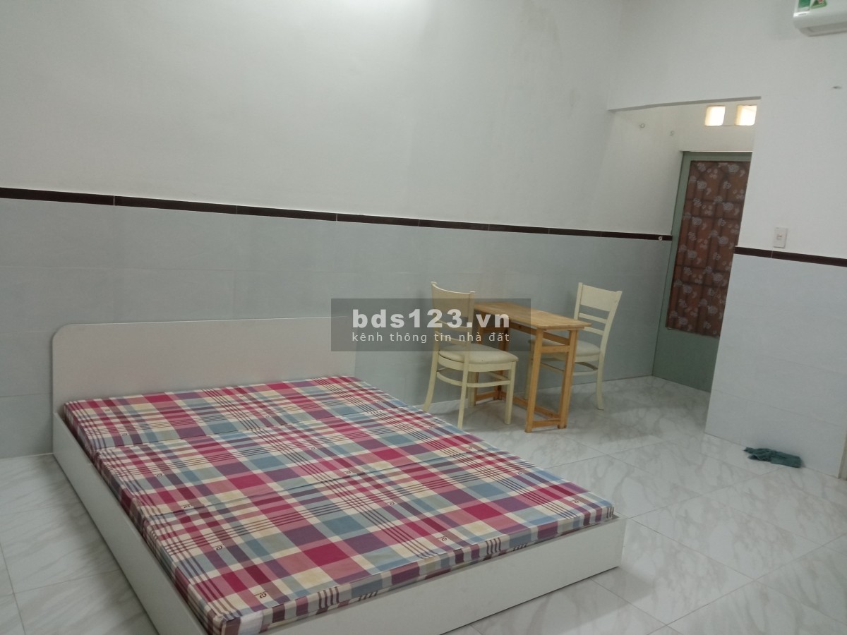 Phòng trọ đường CMT8, Quận 3 rộng rãi thoáng mát