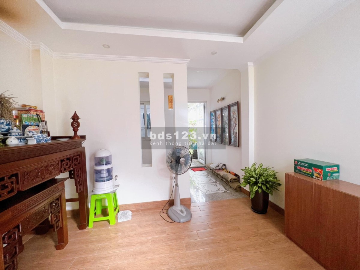 Bán nhà Ngọc Thụy phân lô 39m2 x 4 tầng x MT 4m. Giá 4,05 tỷ.