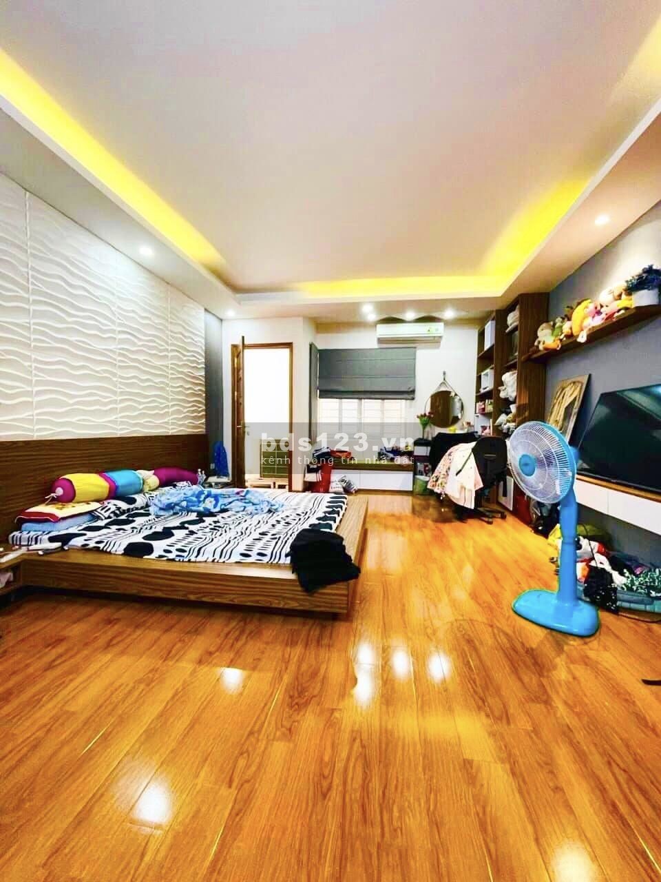 Bán nhà Võ Chí Công, Cầu Giấy 50m2, 5 tầng, 5.6 tỷ.