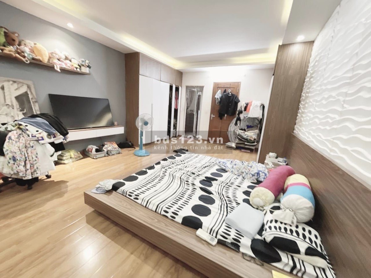 Bán nhà Võ Chí Công, Cầu Giấy 50m2, 5 tầng, 5.6 tỷ.