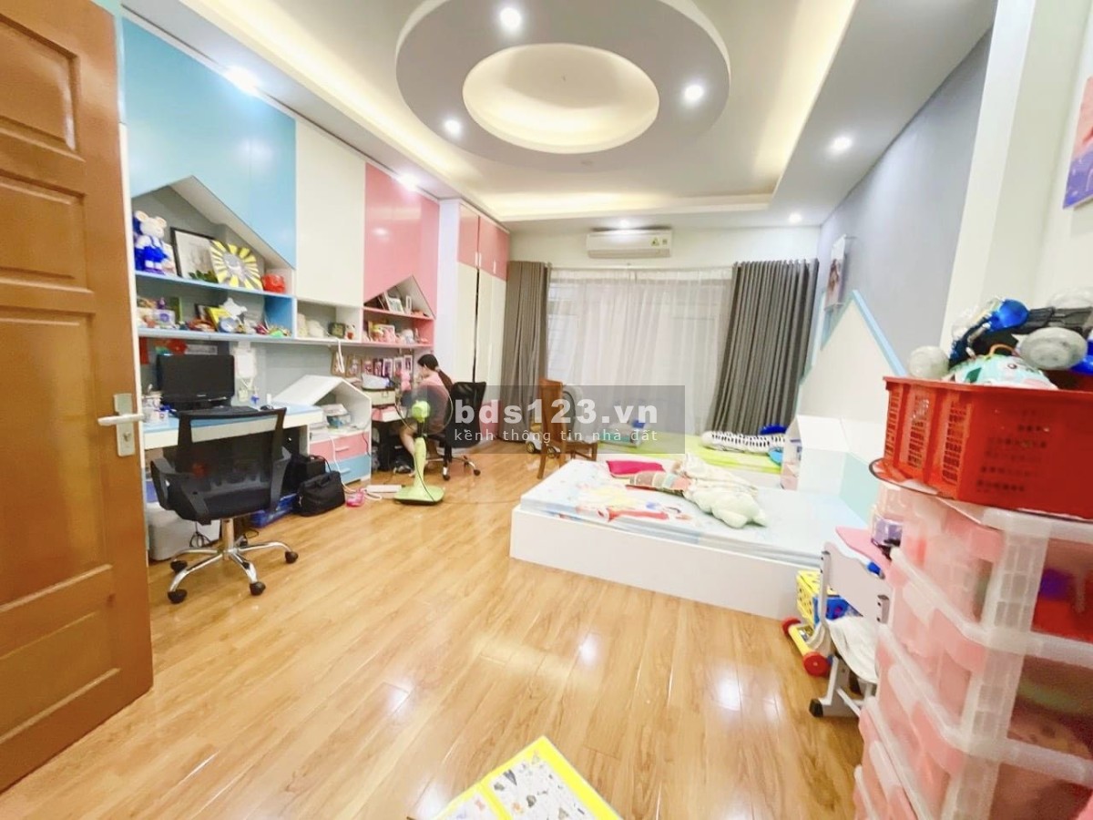 Bán nhà Võ Chí Công, Cầu Giấy 50m2, 5 tầng, 5.6 tỷ.