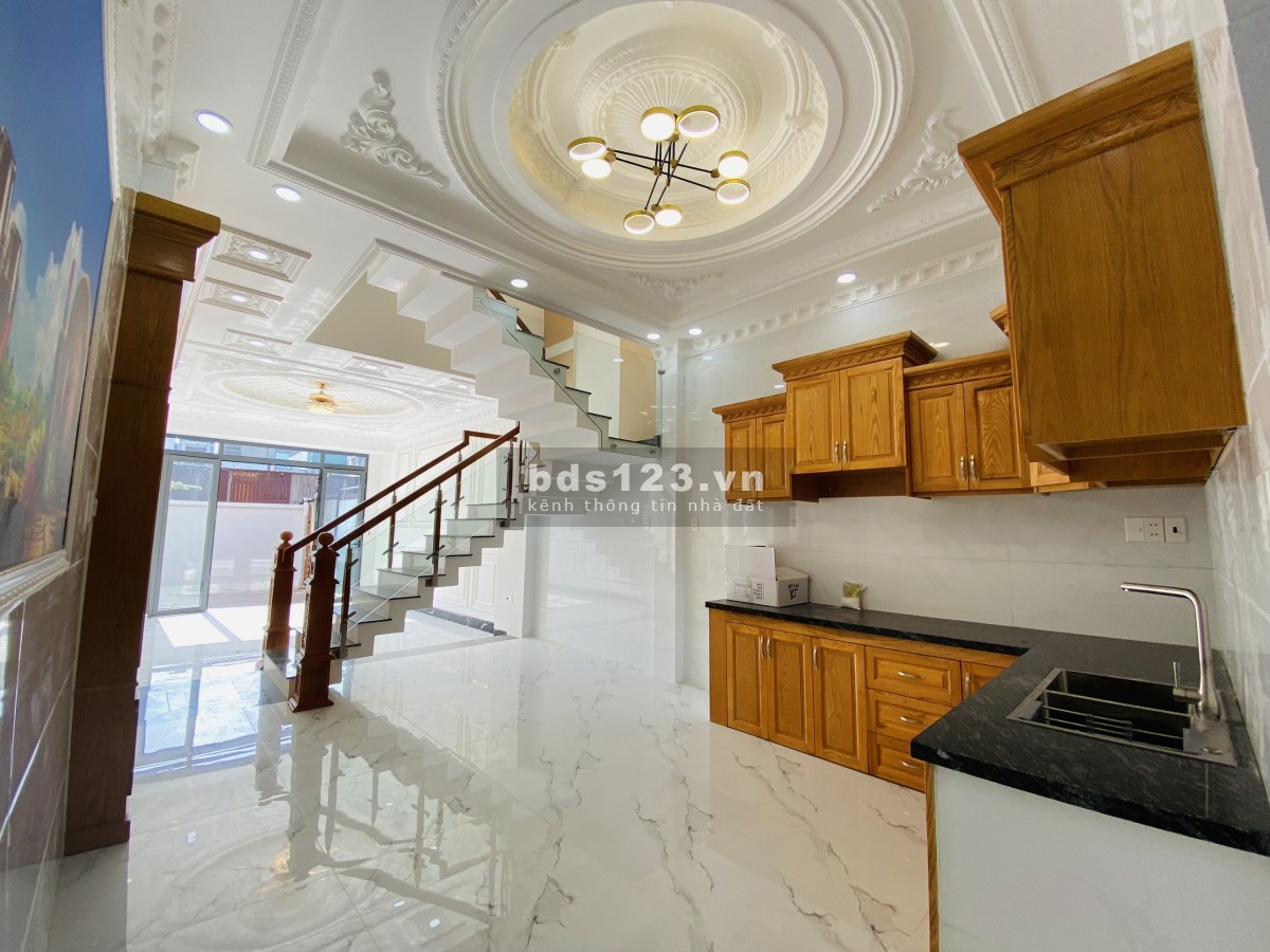 Bán nhà Bình Tân 60m2 4 tầng mới xây ngay chợ Phạm Đăng Giảng 5,8 Tỷ Lh: 0813123205