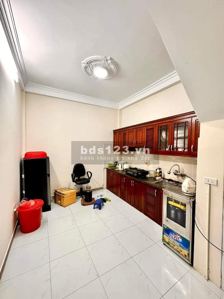 Nhà đẹp ở ngay Hoàng Mai 33m, 4 tầng, mặt tiền 3.3m, giá 4.35 tỷ.