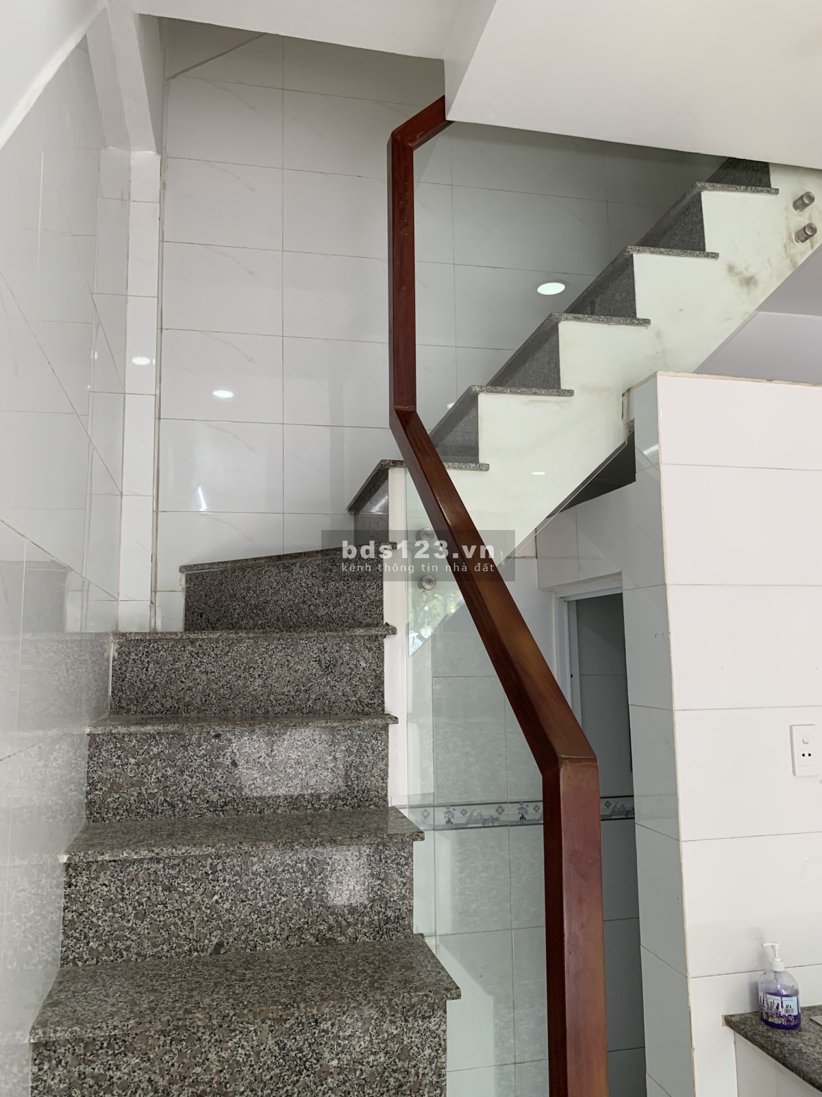 Nhà mặt tiền 21M2 (01 trệt & 01 lầu), đường Trường Sa, quận Phú Nhuận