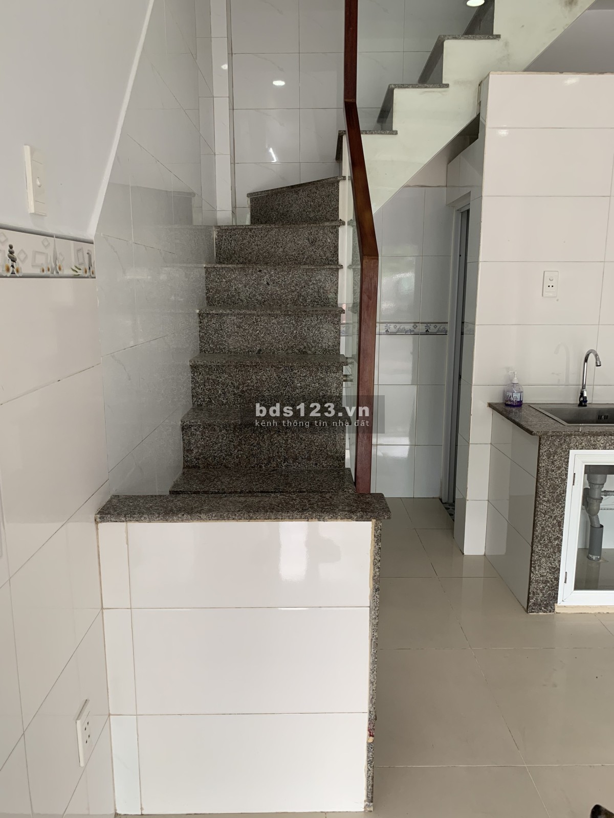 Nhà mặt tiền 21M2 (01 trệt & 01 lầu), đường Trường Sa, quận Phú Nhuận