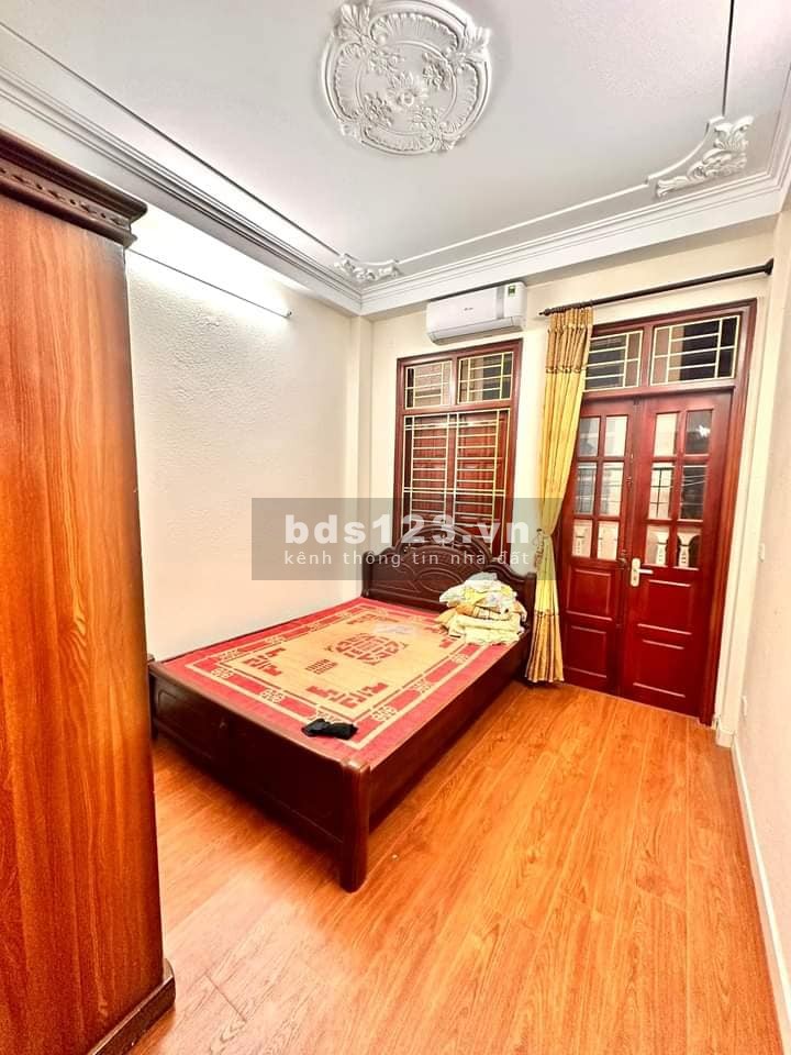 Nhà đẹp ở ngay Hoàng Mai 33m, 4 tầng, mặt tiền 3.3m, giá 4.35 tỷ.
