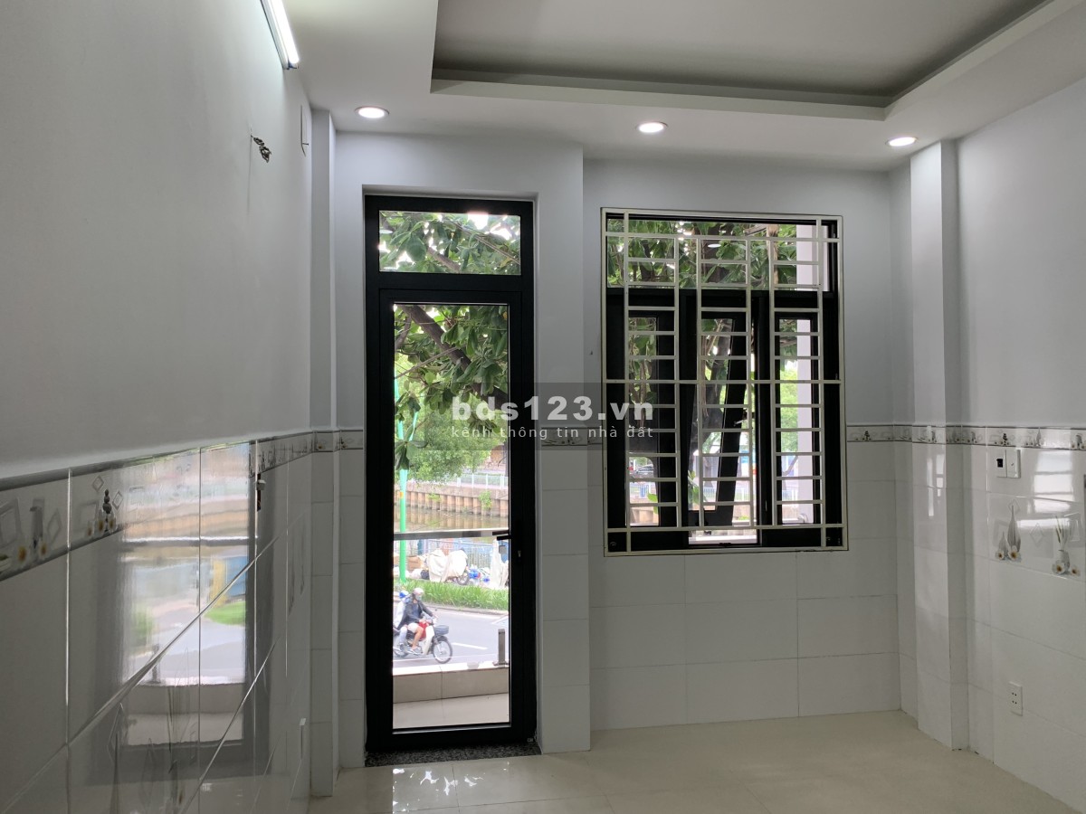 Nhà mặt tiền 21M2 (01 trệt & 01 lầu), đường Trường Sa, quận Phú Nhuận
