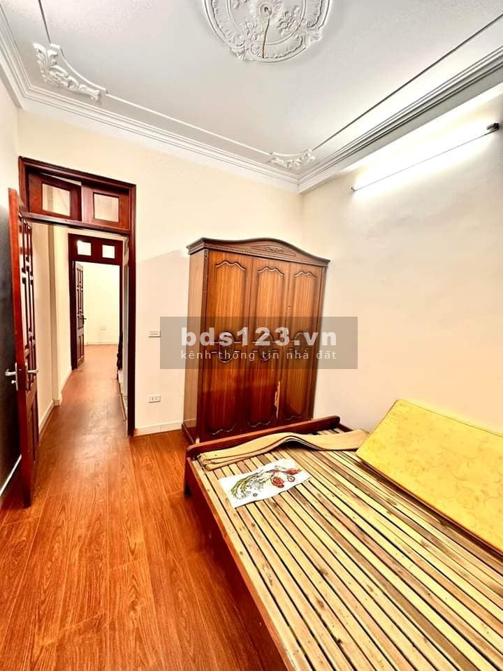 Nhà đẹp ở ngay Hoàng Mai 33m, 4 tầng, mặt tiền 3.3m, giá 4.35 tỷ.