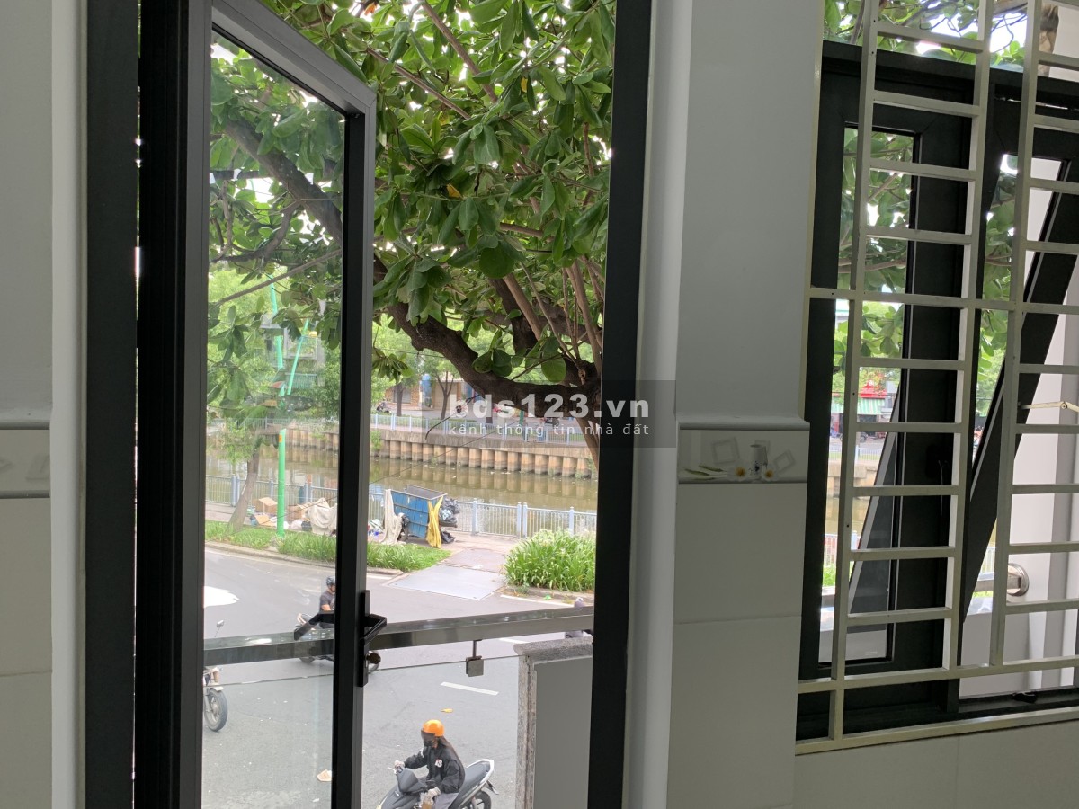 Cho thuê nhà mặt tiền 21m2 (01 trệt & 01 lầu), đường Trường Sa, q. Phú Nhuận