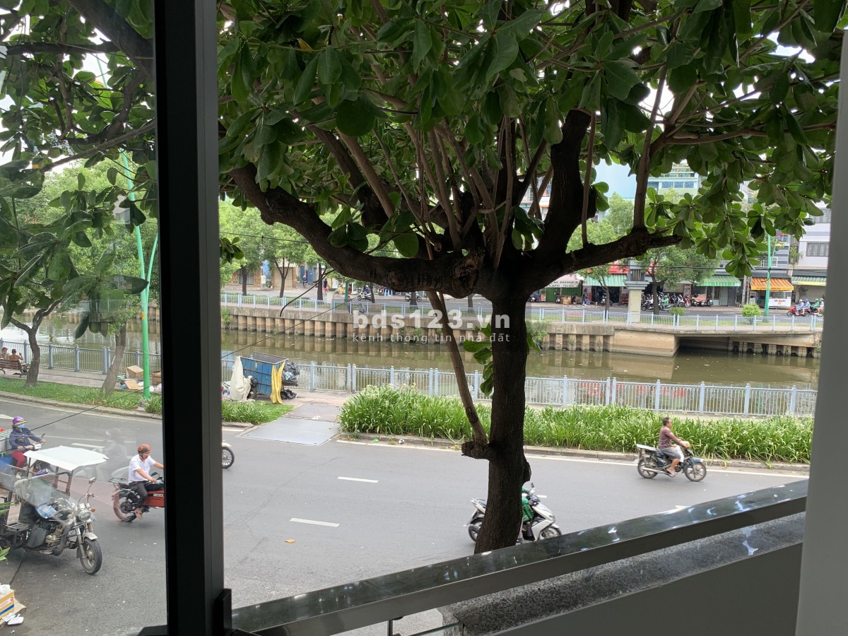 Nhà mặt tiền 21M2 (01 trệt & 01 lầu), đường Trường Sa, quận Phú Nhuận