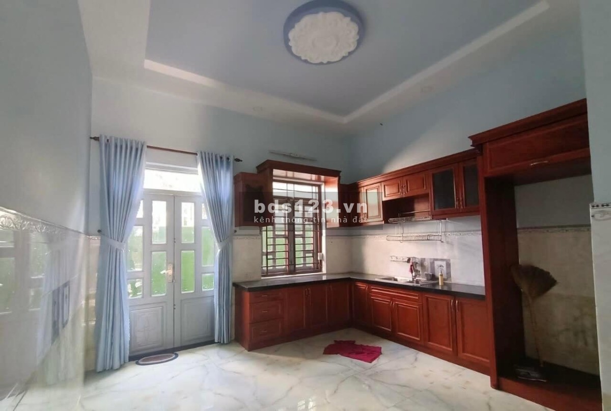 Bán nhà 1 lầu 2pn 2wc 142m2 giá 540tr bên Tân Thông Hội Củ Chi