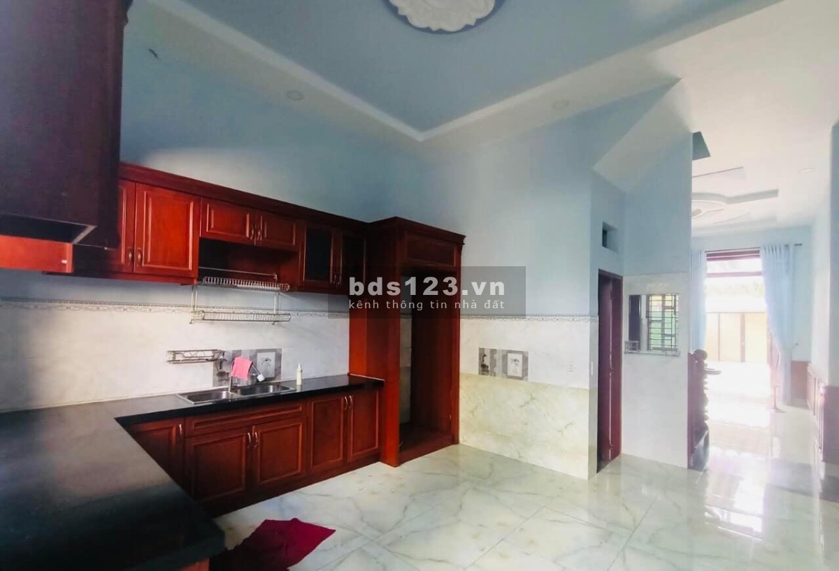 Bán nhà 1 lầu 2pn 2wc 142m2 giá 540tr bên Tân Thông Hội Củ Chi