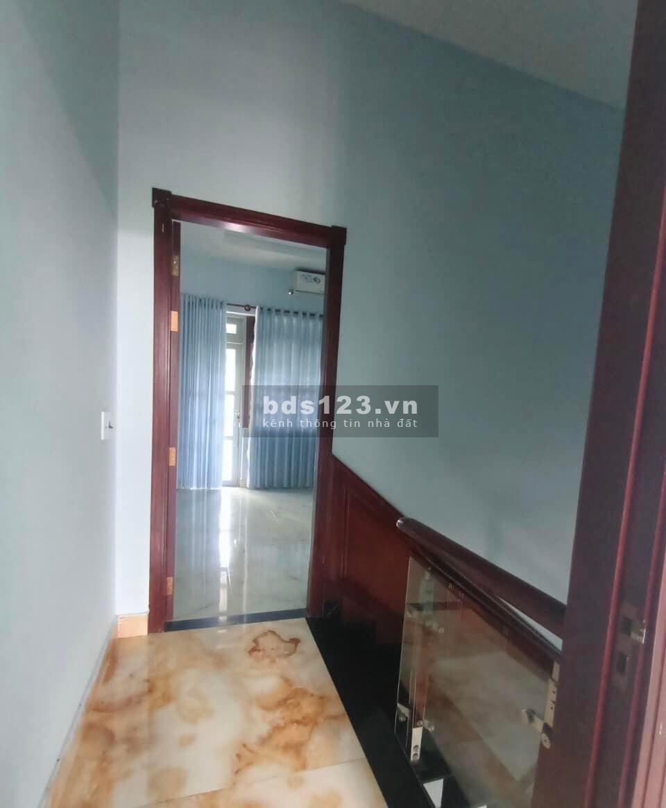 Bán nhà 1 lầu 2pn 2wc 142m2 giá 540tr bên Tân Thông Hội Củ Chi