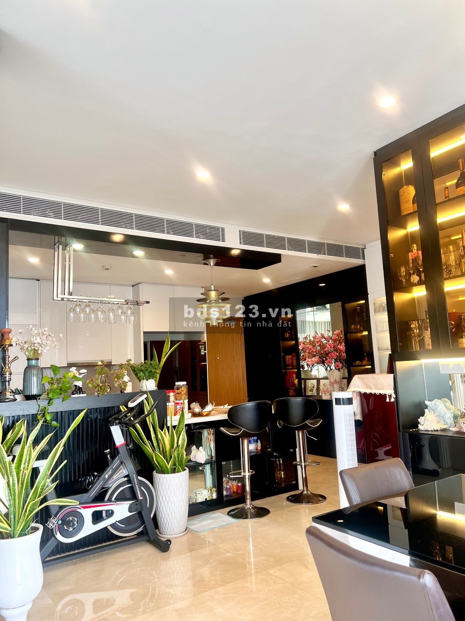 Chính chủ cần bán căn 3pn nội thất hàng hiệu sang trọng và giá cực hiếm tại đảo kim cương