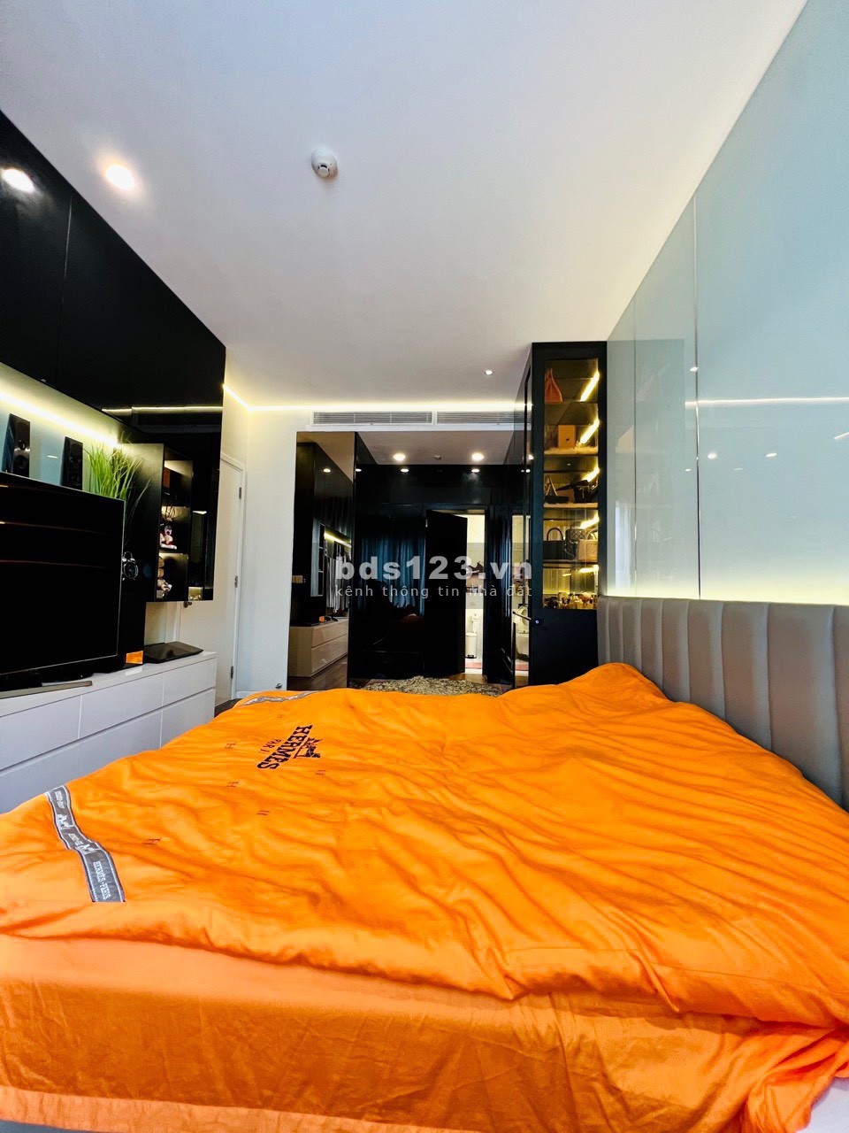 Chính chủ cần bán căn 3pn nội thất hàng hiệu sang trọng và giá cực hiếm tại đảo kim cương