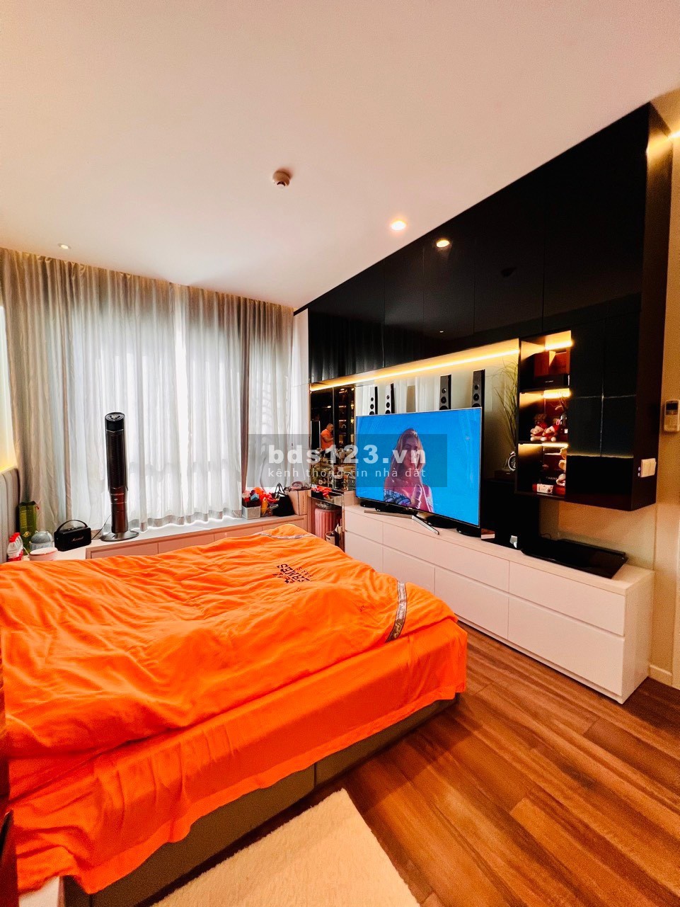 Chính chủ cần bán căn 3pn nội thất hàng hiệu sang trọng và giá cực hiếm tại đảo kim cương