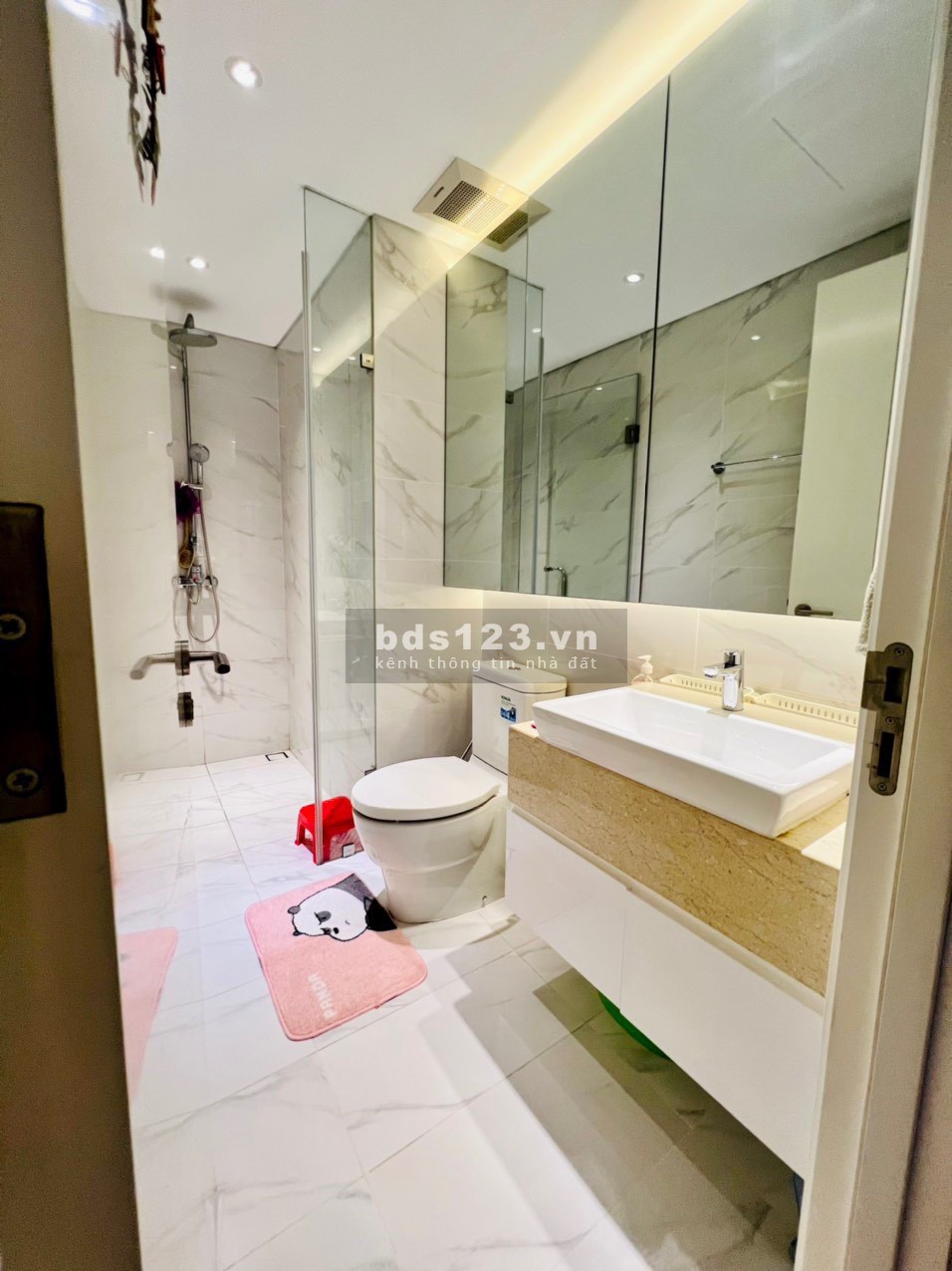 Chính chủ cần bán căn 3pn nội thất hàng hiệu sang trọng và giá cực hiếm tại đảo kim cương