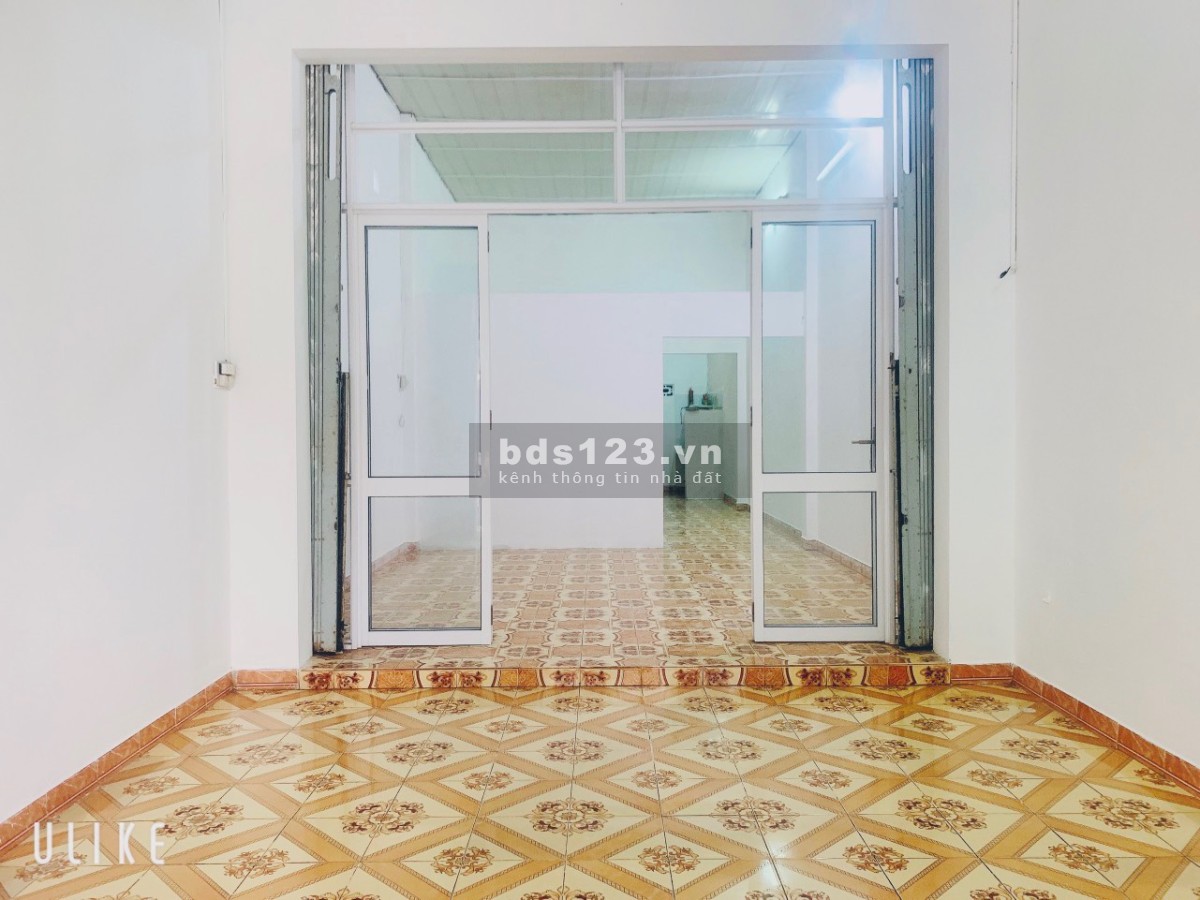 Bán nhà trung tâm cách biển chỉ hơn 1 km, diện tích 90m2, đường hiện trạng rộng 20m