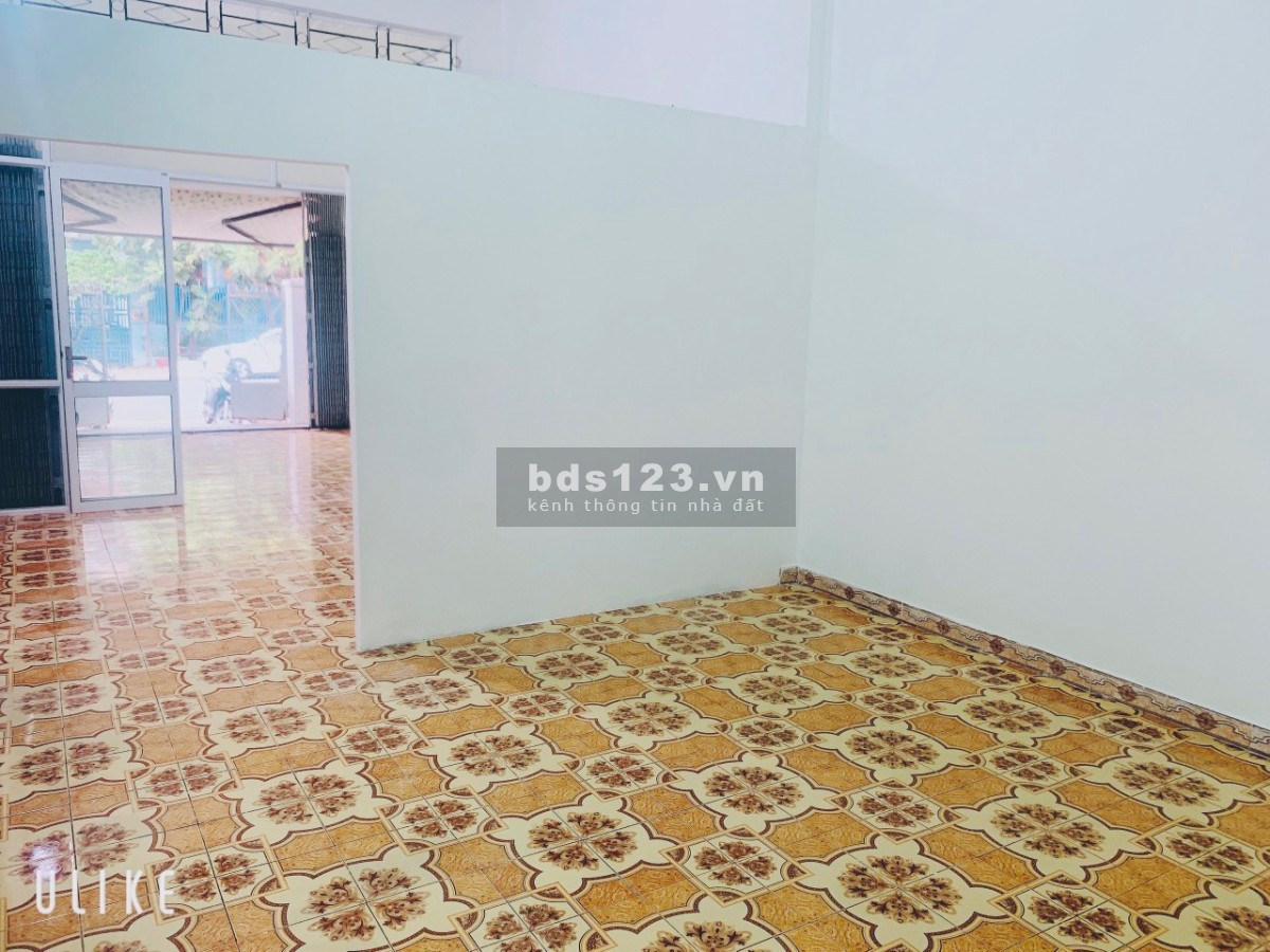 Bán nhà trung tâm cách biển chỉ hơn 1 km, diện tích 90m2, đường hiện trạng rộng 20m