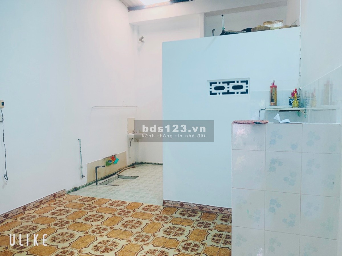 Bán nhà trung tâm cách biển chỉ hơn 1 km, diện tích 90m2, đường hiện trạng rộng 20m