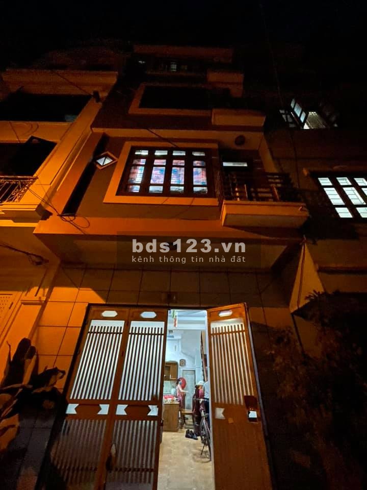 Bán nhà Hoàng Như Tiếp ,tiện ích xung quanh bạt ngàn,oto đỗ cách nhà 10m,38 m2, 4.5 tỷ.