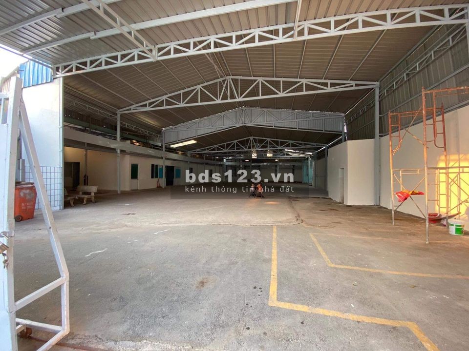 Cho thuê nhà xưởng gia công 1000m2 tại mặt tiền đường Phan Văn Hớn, Hóc Môn.