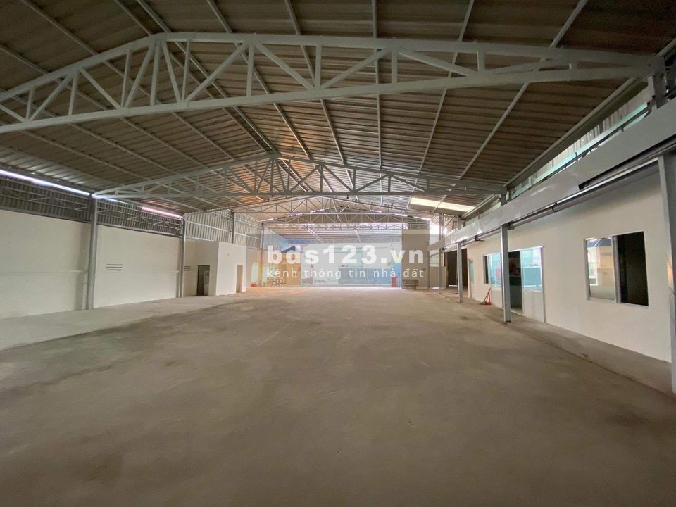 Cho thuê nhà xưởng gia công 1000m2 tại mặt tiền đường Phan Văn Hớn, Hóc Môn.
