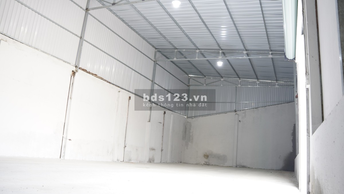 Cho thuê kho xưởng 500 - 1000m2 tại mặt tiền đường Nguyễn Văn Quỳ, Quận 7.