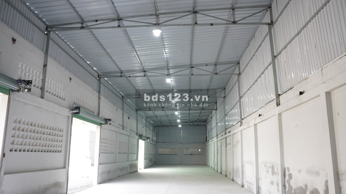 Cho thuê kho xưởng 500 - 1000m2 tại mặt tiền đường Nguyễn Văn Quỳ, Quận 7.