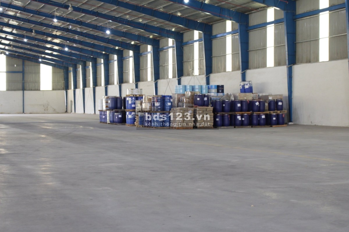 Cho thuê kho xưởng giá tốt 5000m2 mặt tiền đường Nguyễn Hữu Trí, H. Bình Chánh.
