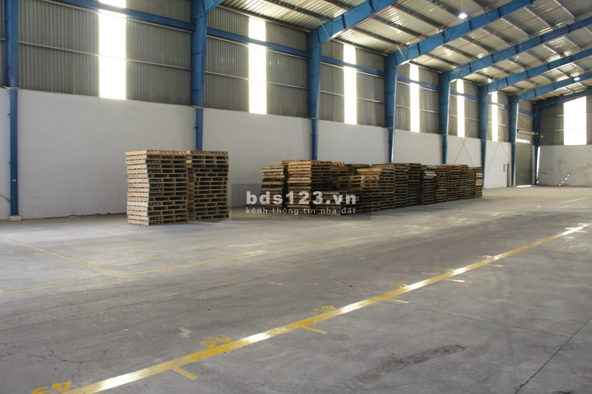Cho thuê kho xưởng giá tốt 5000m2 mặt tiền đường Nguyễn Hữu Trí, H. Bình Chánh.