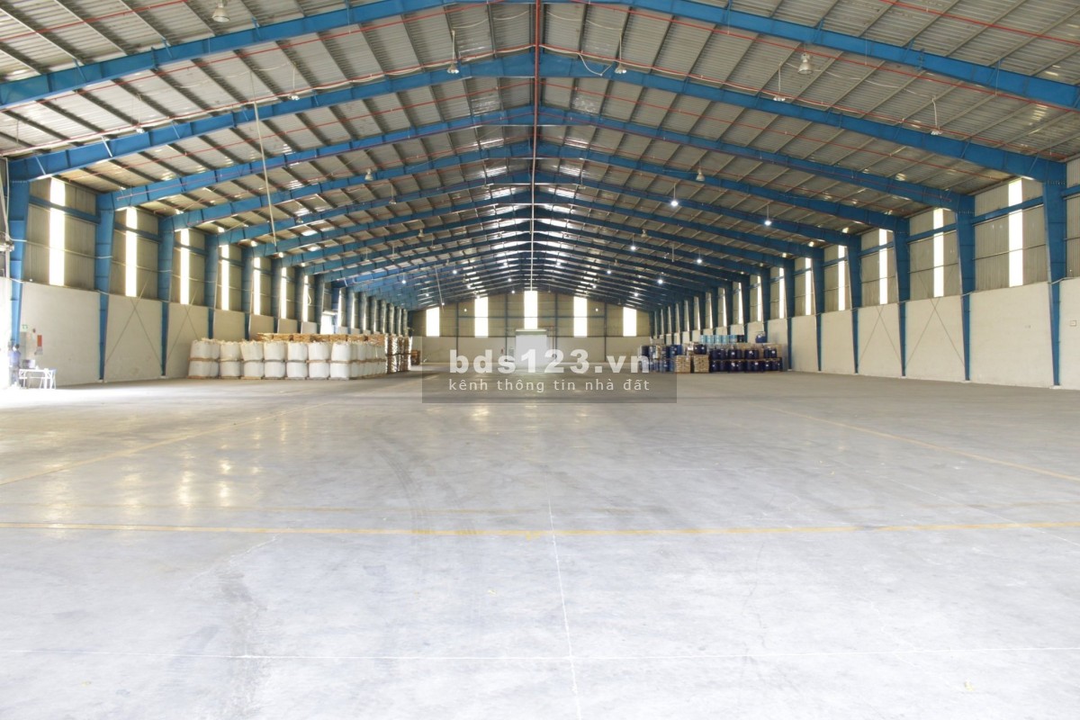 Cho thuê kho xưởng giá tốt 5000m2 mặt tiền đường Nguyễn Hữu Trí, H. Bình Chánh.