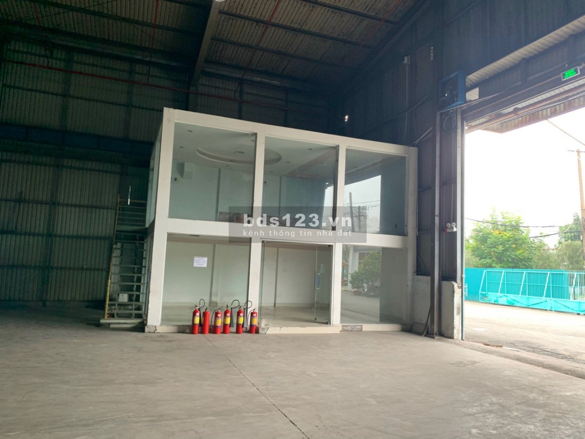 Cần cho thuê nhà xưởng đẹp 1700m2 tại KCN Tân Bình, đường CN13, Q. Tân Phú.