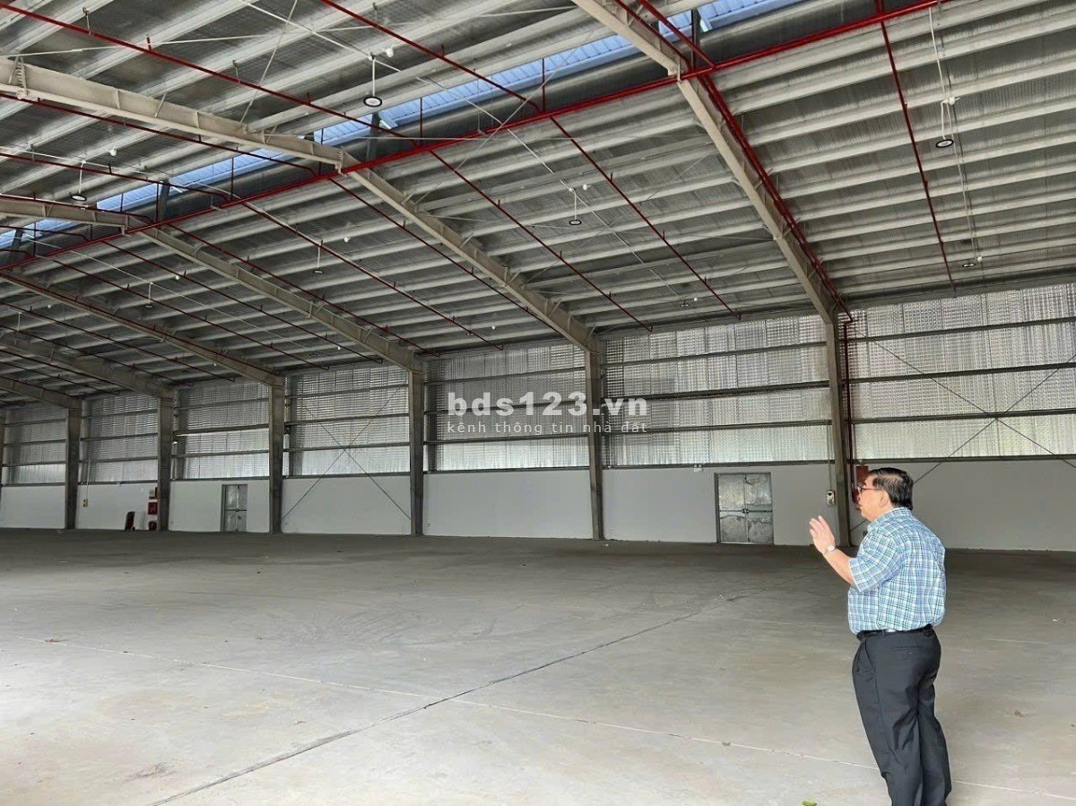 Cho thuê 2.000m2 kho, xưởng tại Nguyễn Sơn, Long Biên, Hà Nội
