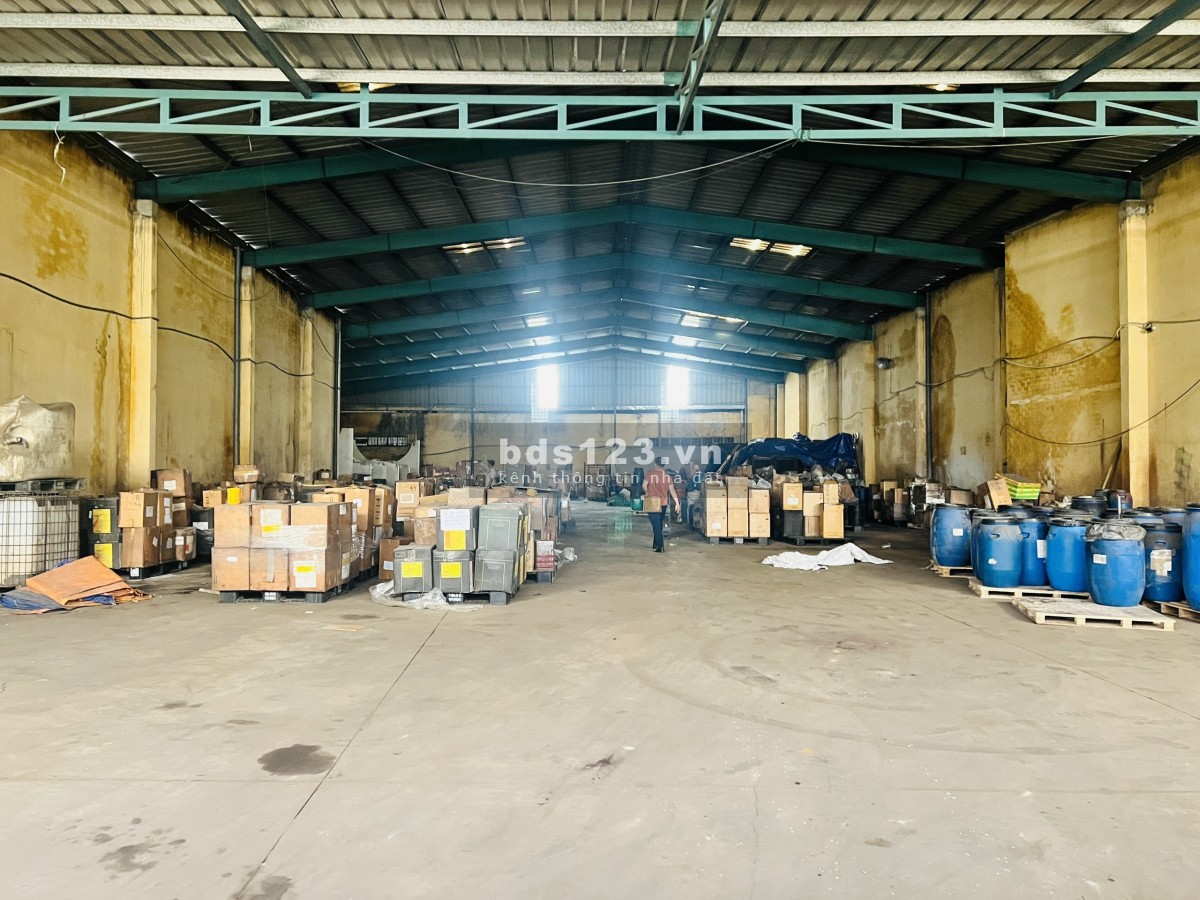 Cho thuê kho xưởng 900m2 tại mặt tiền đường Tân Thới Nhất 25, Quận 12.